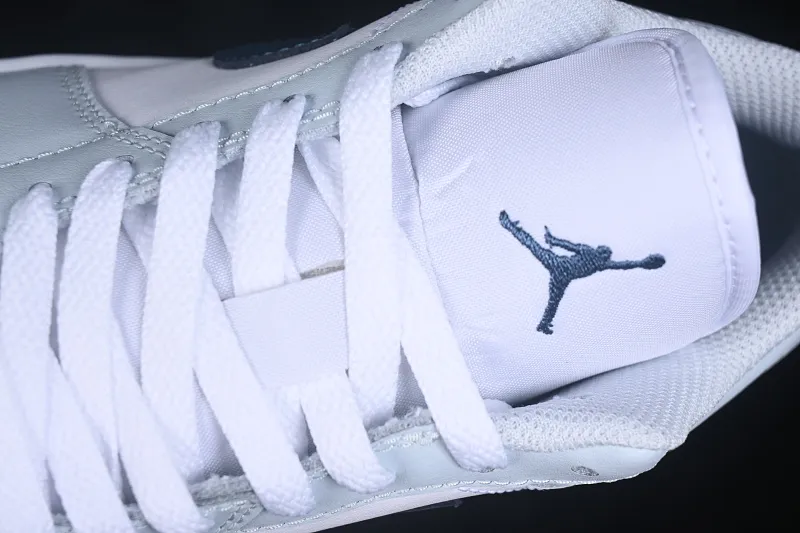 All categories Air Jordan Jordan series basketball shoes Air Jordan 1 Low G version pure original Air Jordan 1 Low AJ1 Joe 1 white gray blue hook low-top retro culture basketball shoes 553558-400
